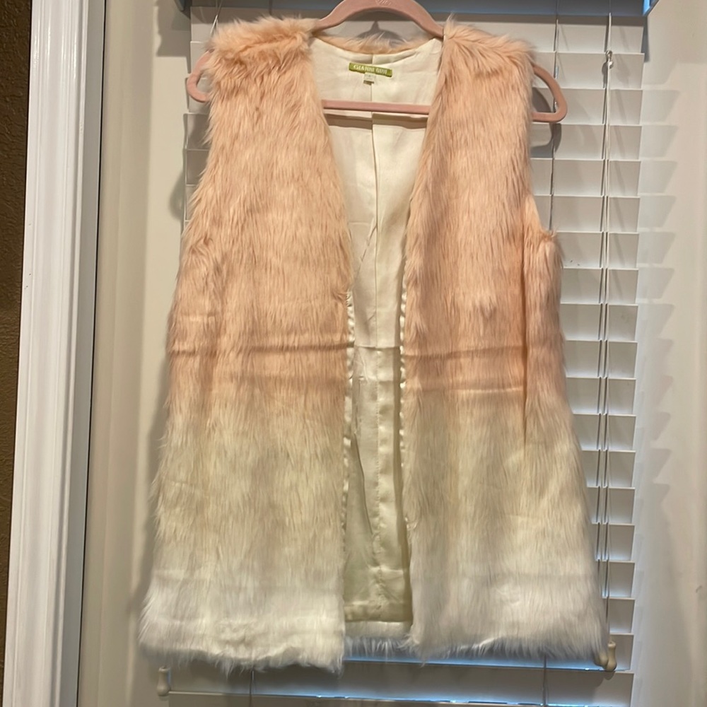 Gianni Bini Faux Fur Vest. Pink and white ombré. Small